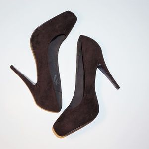 DARK BROWN SUEDE PUMPS ~LIKE NEW~